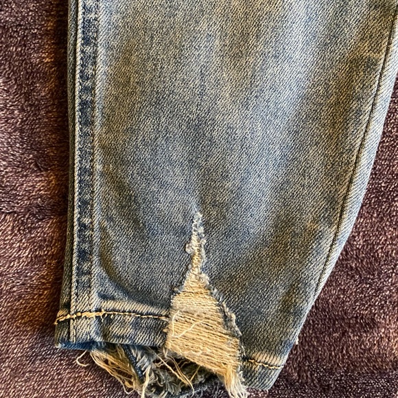 BRAND NEW Vervet Distressed Straight Leg Jeans - Picture 11 of 11